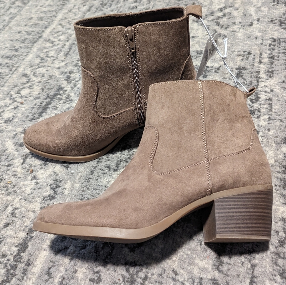 NWT Suede Booties 🤎🍂 - Picture 2 of 7
